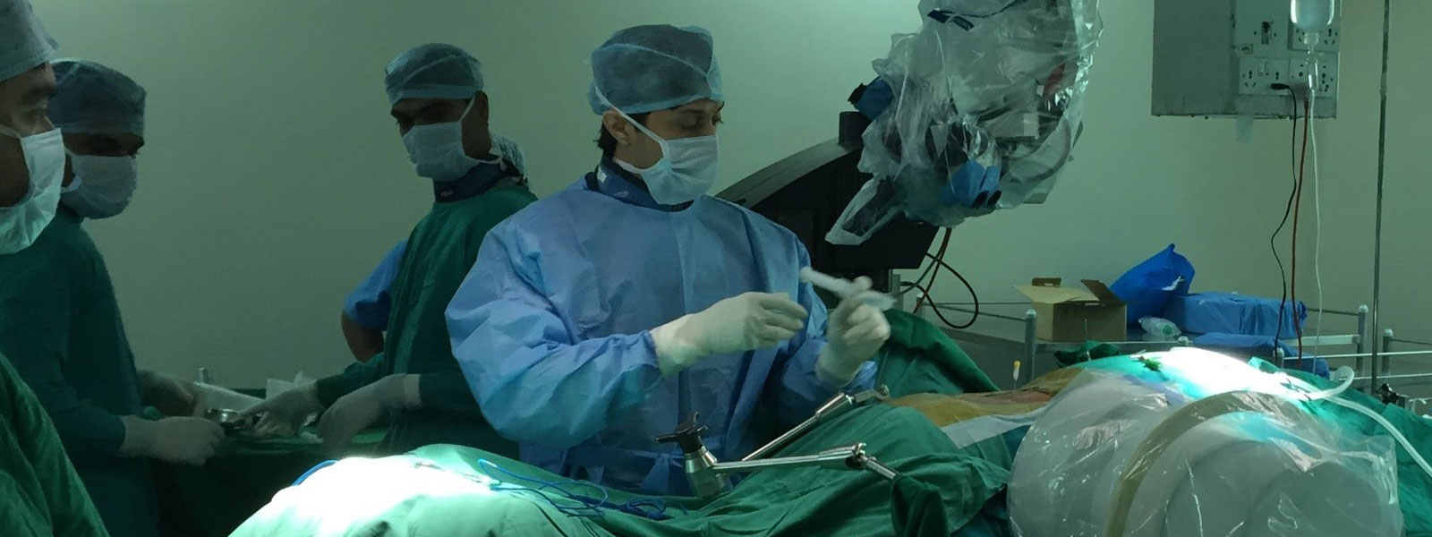 Dr Shumayou Dutta performing Micro Endoscopic Keyhole Spine Surgery